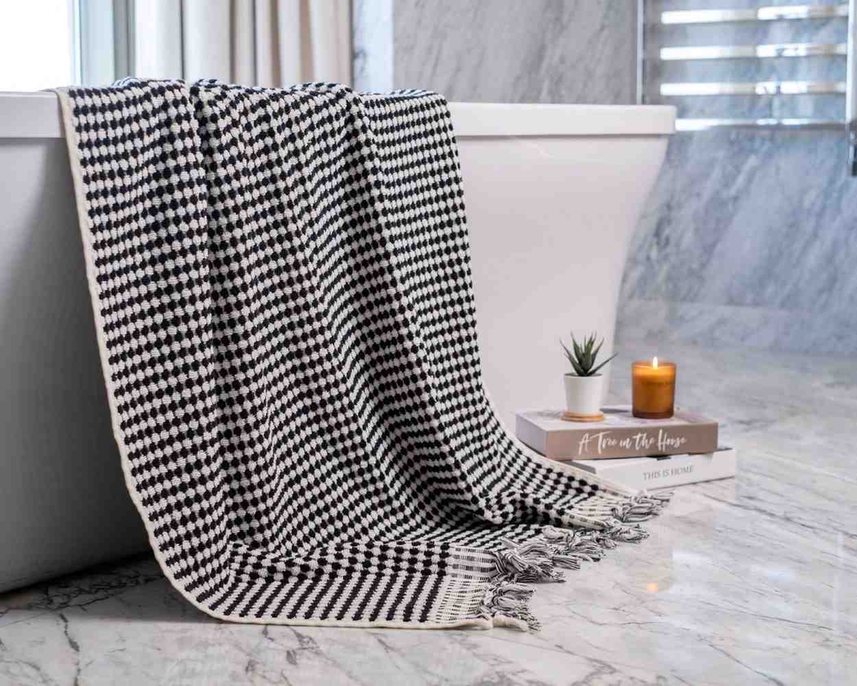 Pom Pom Bath Towel